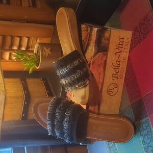 Bella Vita Abi Italy BOHO fringe wedge sandals black Women's 7 M NEW NWB